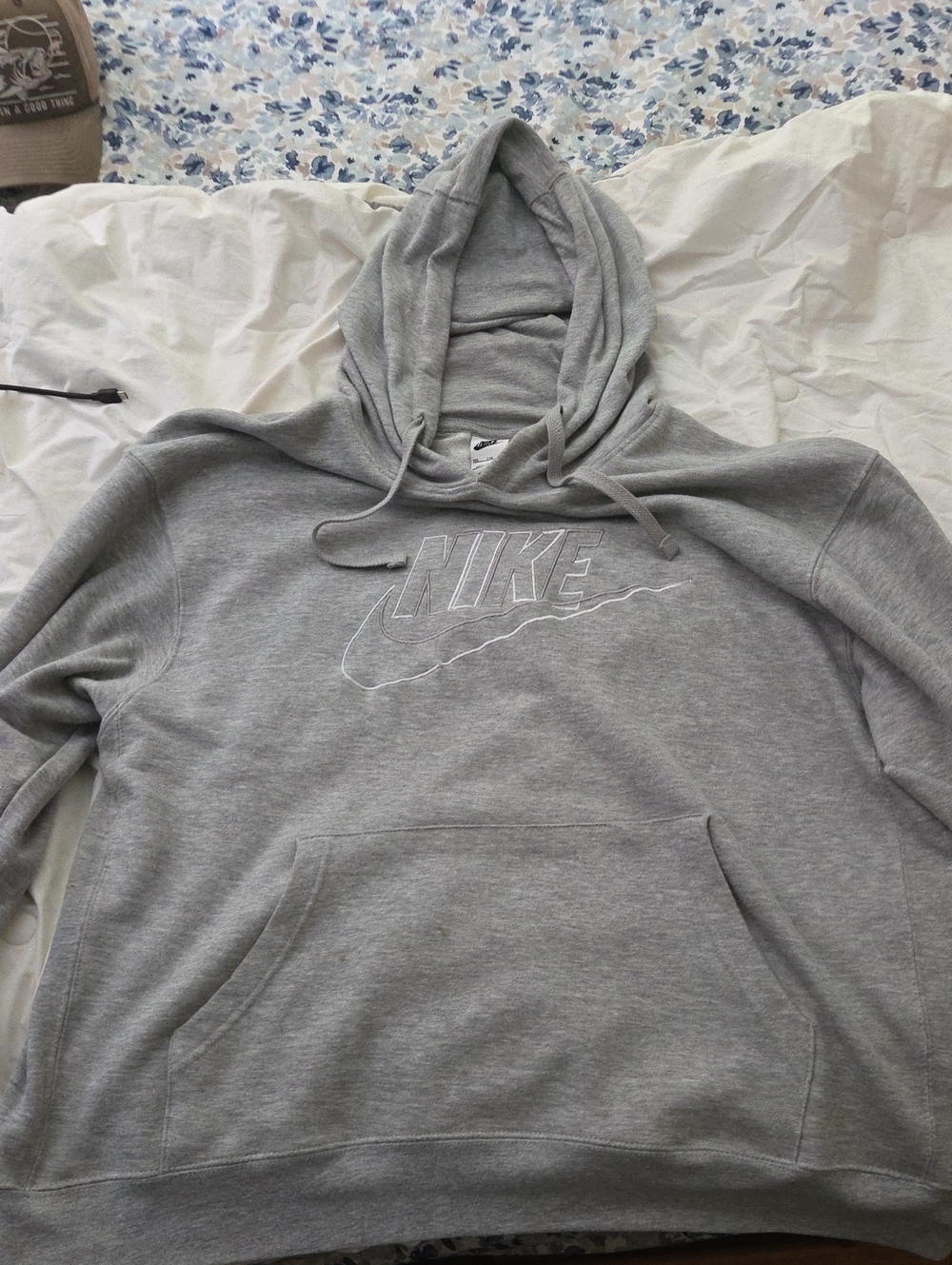 Nike Men’s Grey Pullover Hoodie Sweatshirt
